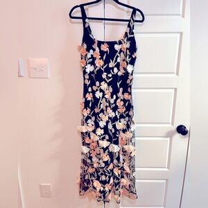 Size M floral appliqué dress
